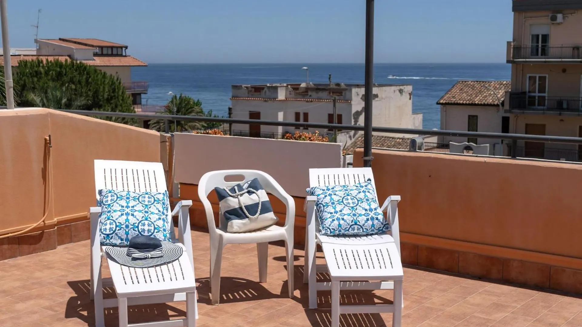 Saras Terrasse Apartment Mascali Italy